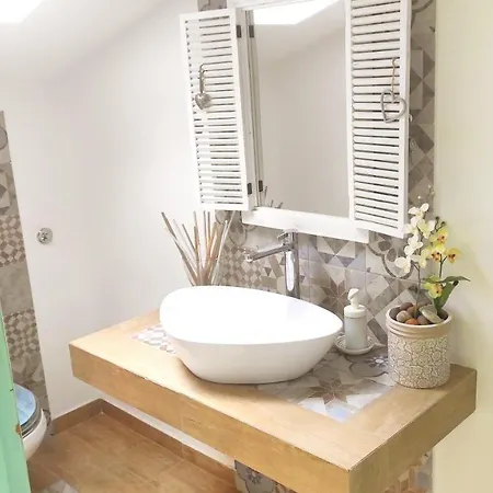 Chic & Beauty Bed and Breakfast 3*