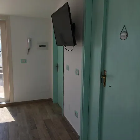 Chic & Beauty Bed and Breakfast 3*